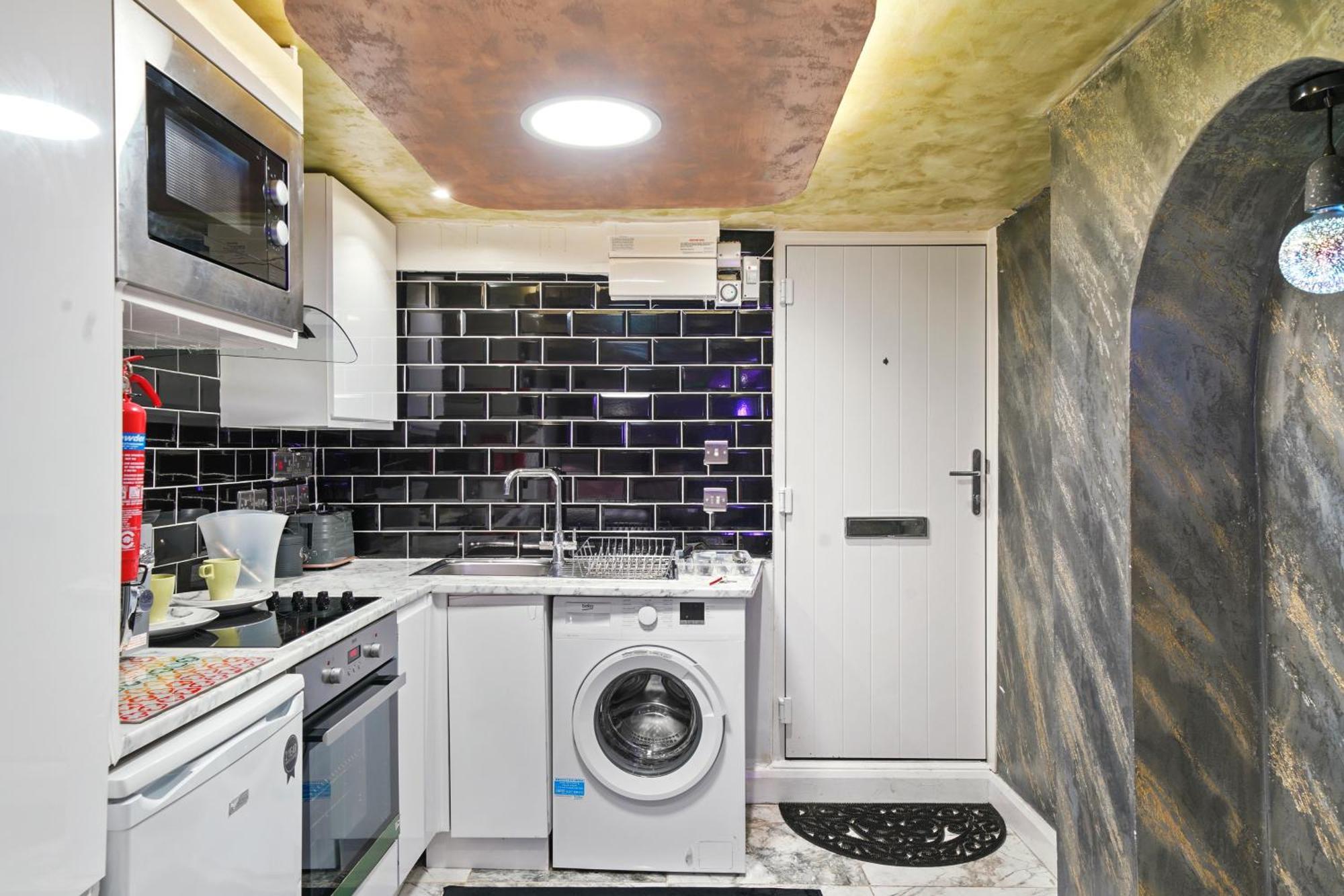 Apartment Hidden Gem Lt Jaccuzi Bath Massage Chair Superkingsize Bed Parking Available Luton (Bedfordshire)